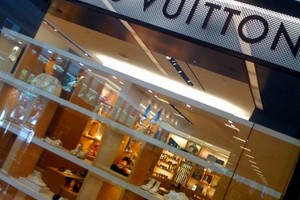 louis-vuitton-storefront_54_990x660_201405311551